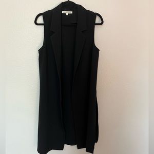 Sleeveless vest. MIDI length. Obsessed!